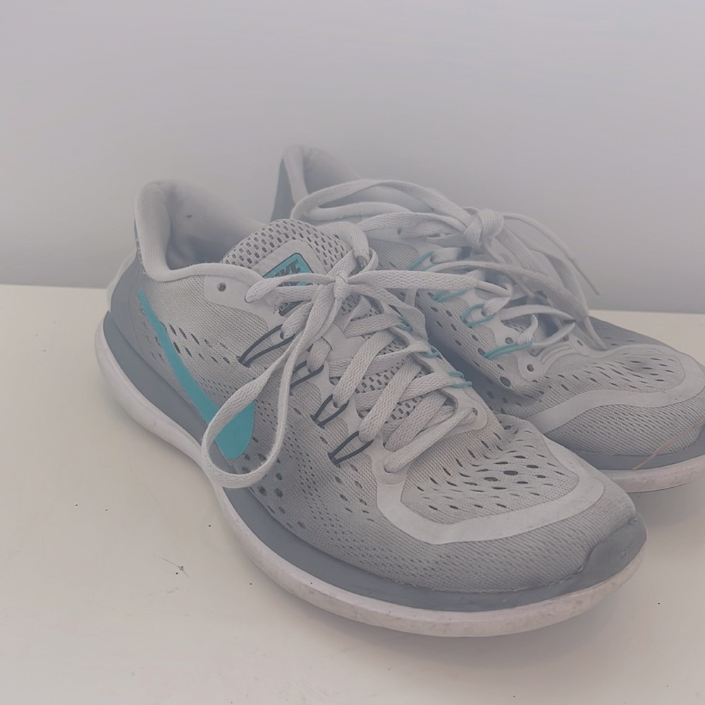 Nike Flex 2017 run graphite and blue tennis shoes size 8.5